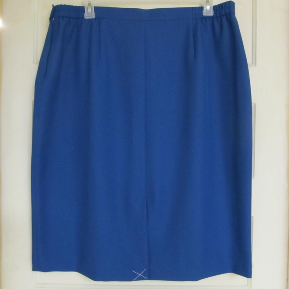 Retro  Haberdashery by Leslie Fay - Picture 2 of 2